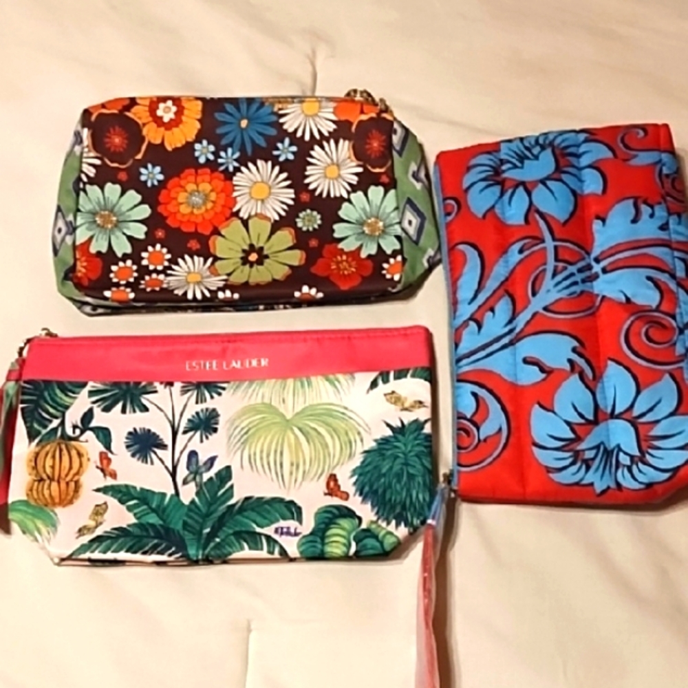 3 ESTEE LAUDER  COSMETIC, MAKEUP BAG. NEW. ONE MAKEUP BAG FOR $10.00